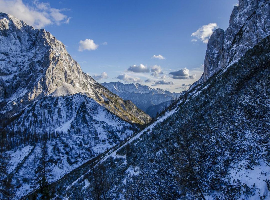 Frequently Asked Questions (FAQs) About Embraer 190 Seating